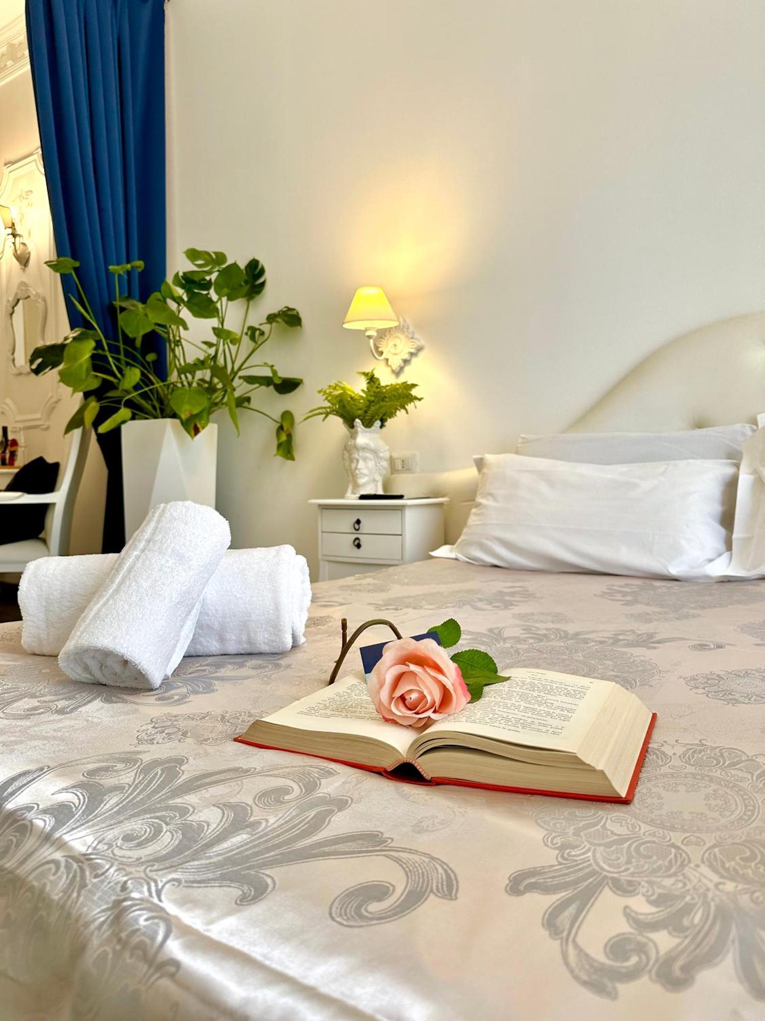 Palazzo Chiatamone Hotell Napoli Eksteriør bilde